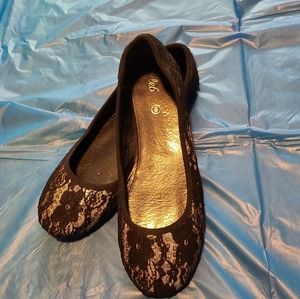 Black and silver flat heeled dress shoes